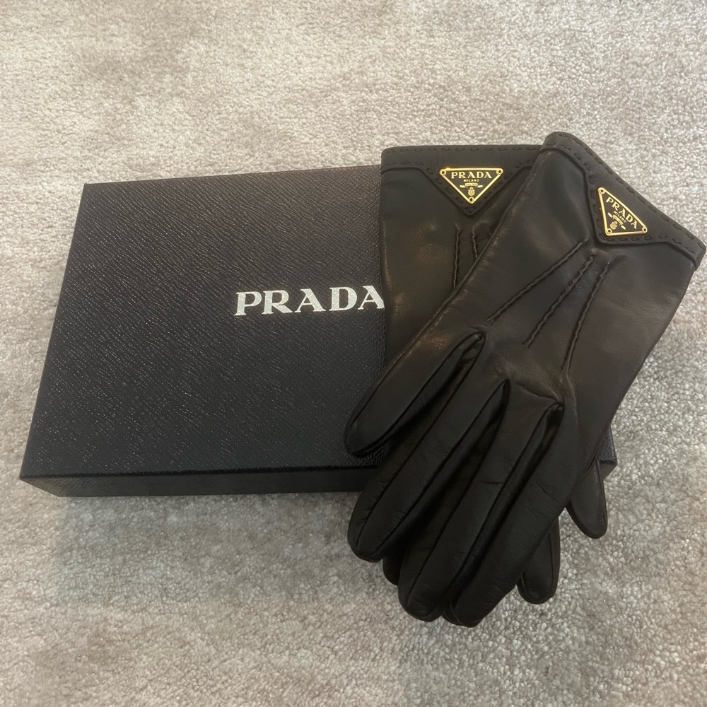 Prada Logo Plaque leather gloves